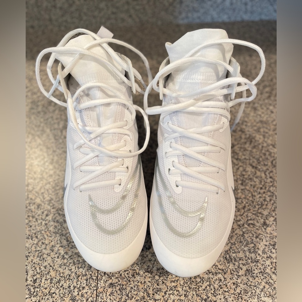 Nike Huarache 8 Elite Lacrosse Cleats in White/Silver Aize 8 In Woman
